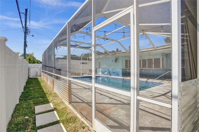Building Photo - 9240 SW 54th St