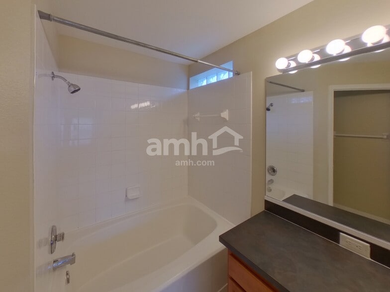 Building Photo - 28721 Seashell Ct