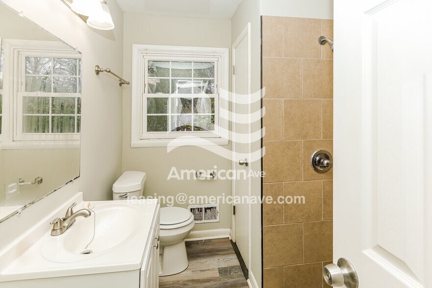 Building Photo - 1130 Linwood St