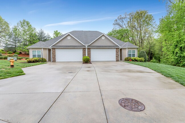 Building Photo - 1692 Preston Woods Dr