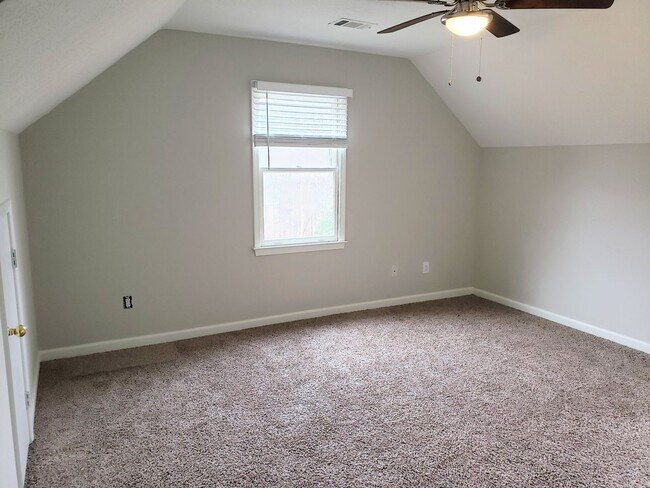 Building Photo - Beautiful 4BR Home In Established Neighborhood.