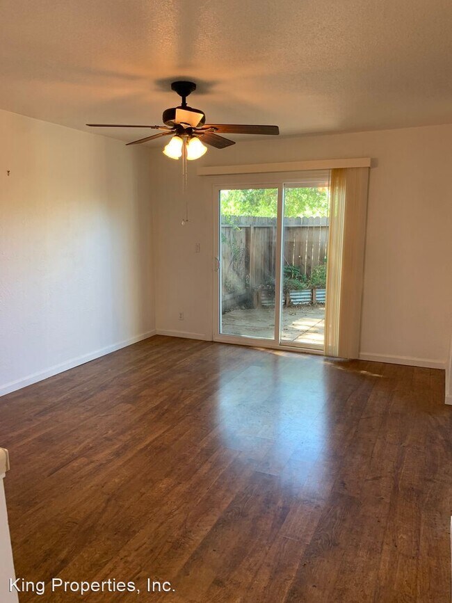 Building Photo - 3 br, 2.5 bath House - 3401 Bermuda Avenue...