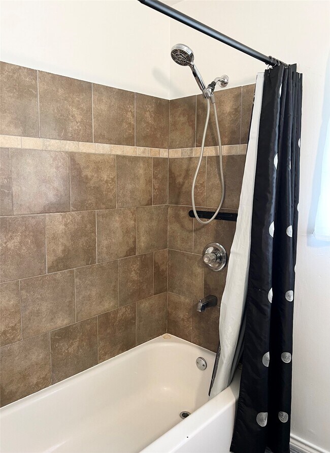 Building Photo - 411 Elaine St