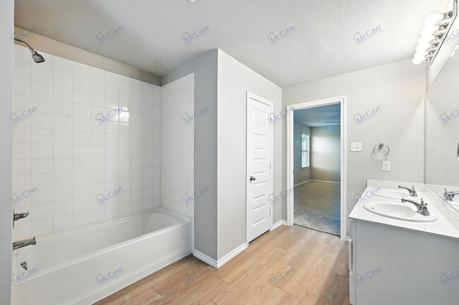 Building Photo - 6305 Port Ct