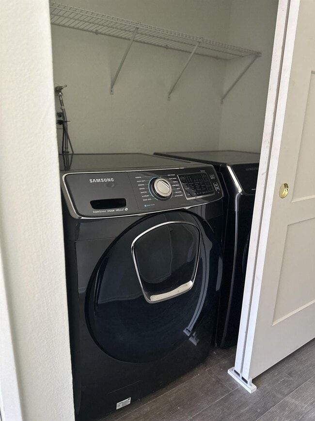 Building Photo - 529 W Santa Barbara St