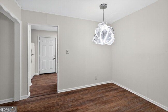 Building Photo - 2516 Peachwood Cir NE