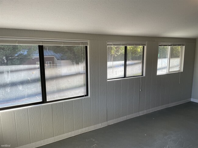 Building Photo - 3 br, 1 bath 4plex - 1104 Ralston Street 1