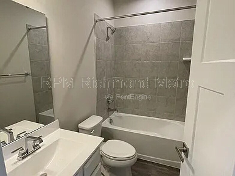 Building Photo - 2104 Boro Ridge St