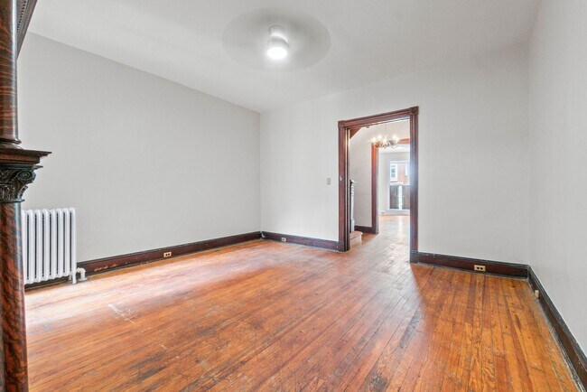 Building Photo - Spacious 6BR/2.5BA in CV AVAILABLE June 2026