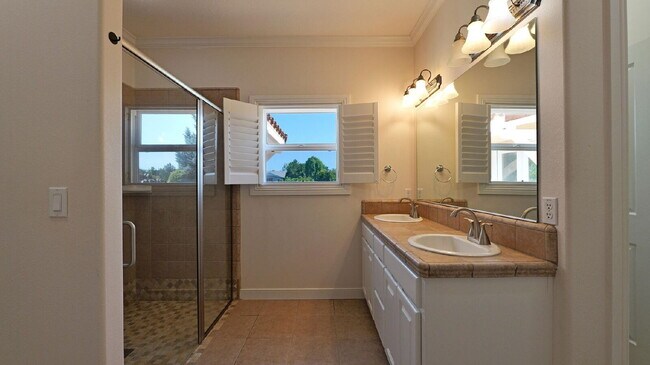 Building Photo - 143 Pine Lake Dr