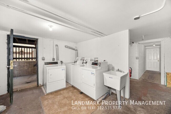 Building Photo - 4144 N Mozart-Garden unit