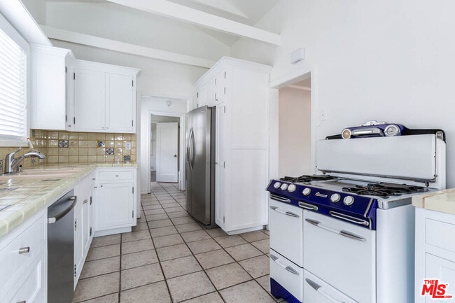 Building Photo - 146 N Citrus Ave