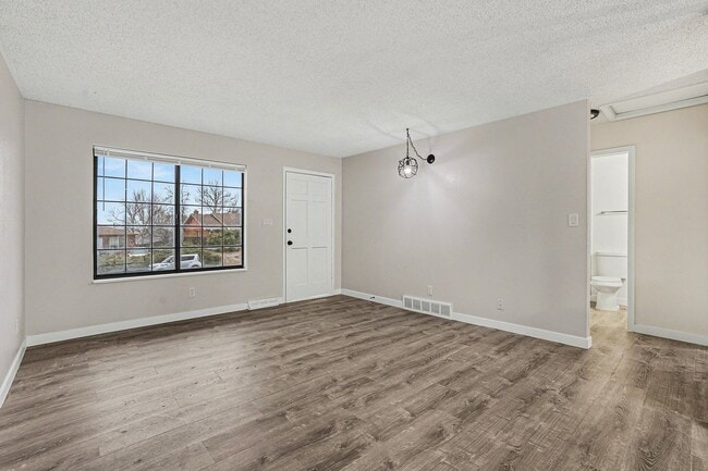 Building Photo - Renovated Duplex Available in Arvada!