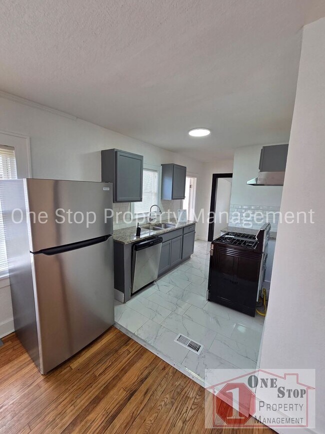 Building Photo - Beautiful 4 Bedroom 2 Bathroom in Kansas City!