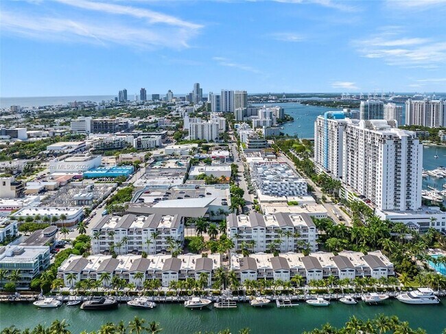 Building Photo - 1415 Sunset Harbour Dr