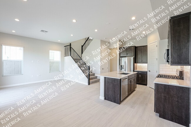 Building Photo - Desirable Community of Arabella