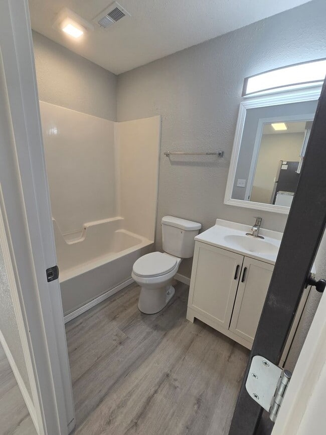 Building Photo - 1 Bedroom 1 Bathroom Apartment!