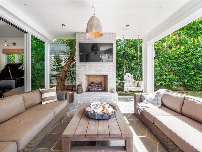 Building Photo - 3403 Laurel Ave