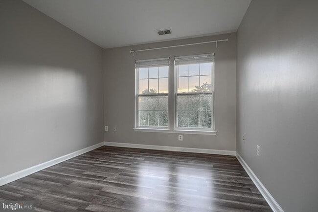 Building Photo - 8820 Papillon Dr