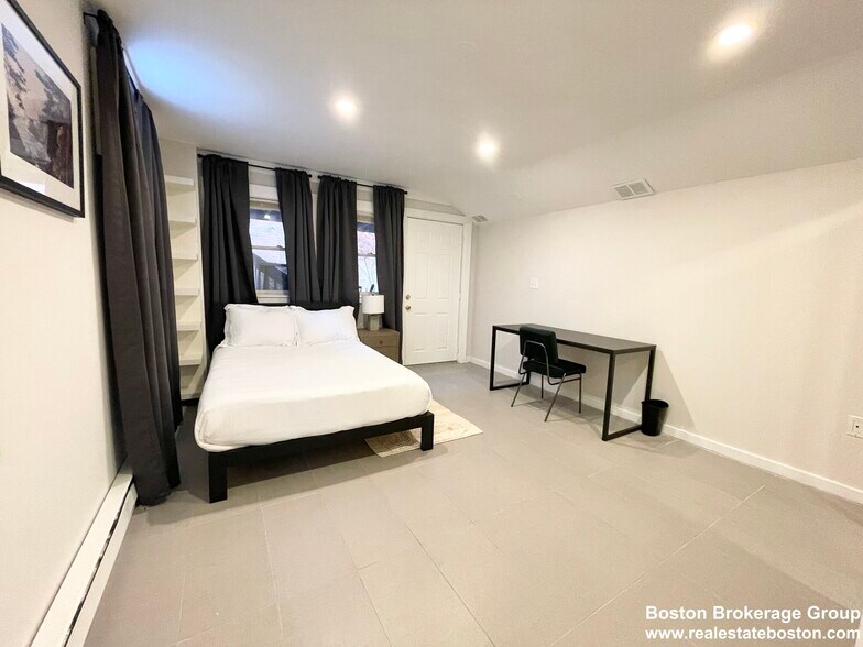 Building Photo - 2 Holden St