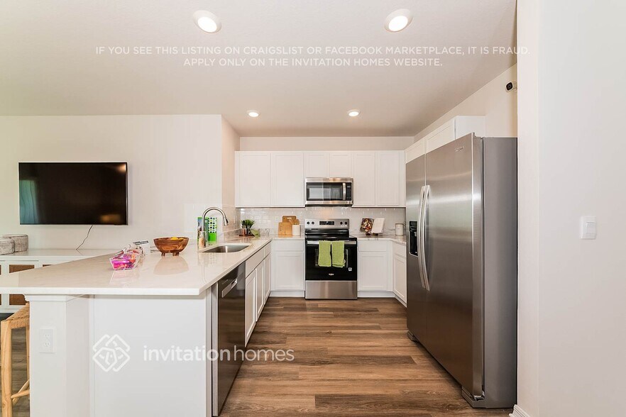 Building Photo - 8048 Majestic Palms Ct