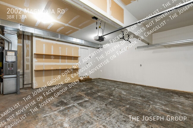 Building Photo - 2002 Magnolia Rd