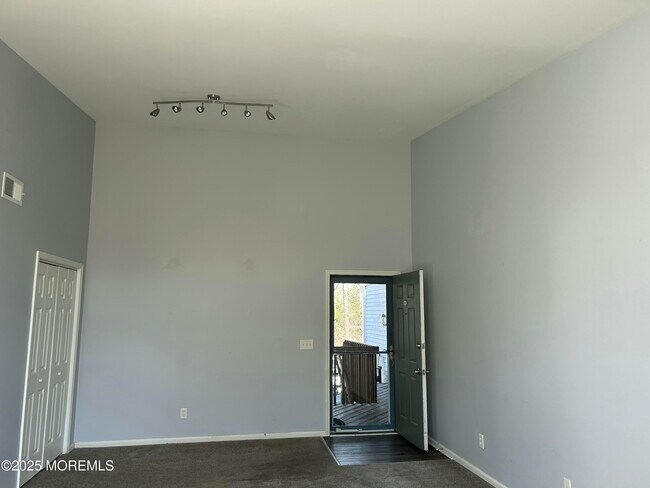 Building Photo - 105 Mt Ln