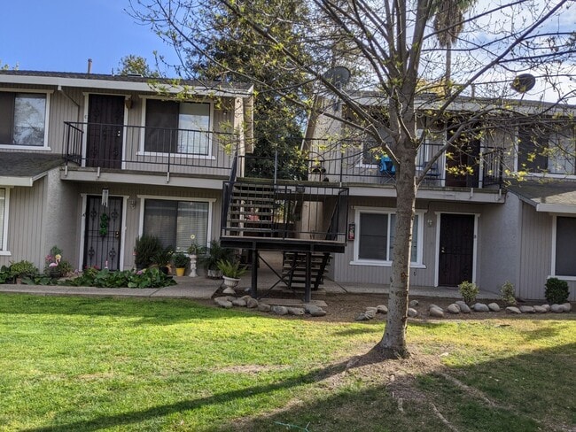 Building Photo - Two bedroom apartment home available now! Apply today!