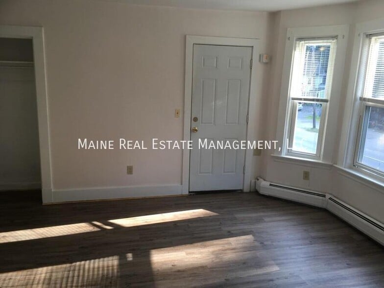 Building Photo - 207 S Main St
