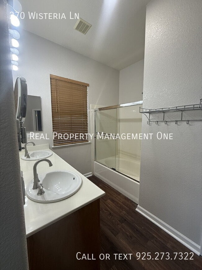 Building Photo - 270 Wisteria Ln