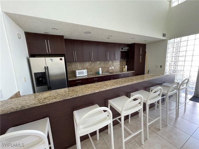 Building Photo - 185 Santa Clara Dr