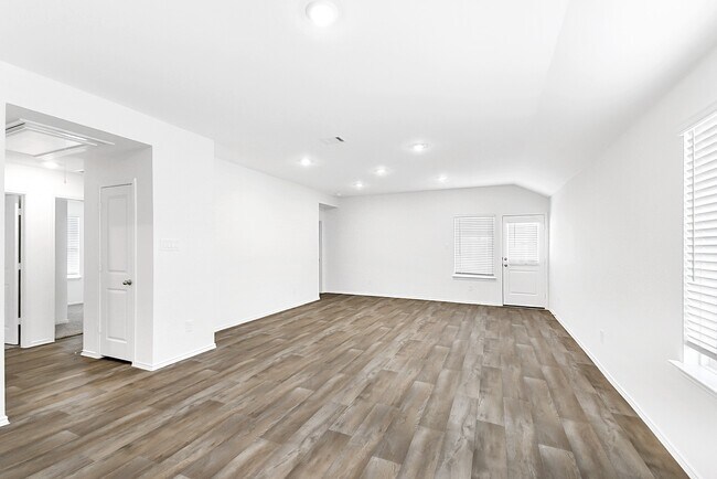 Building Photo - 3710 Turnpike Dr