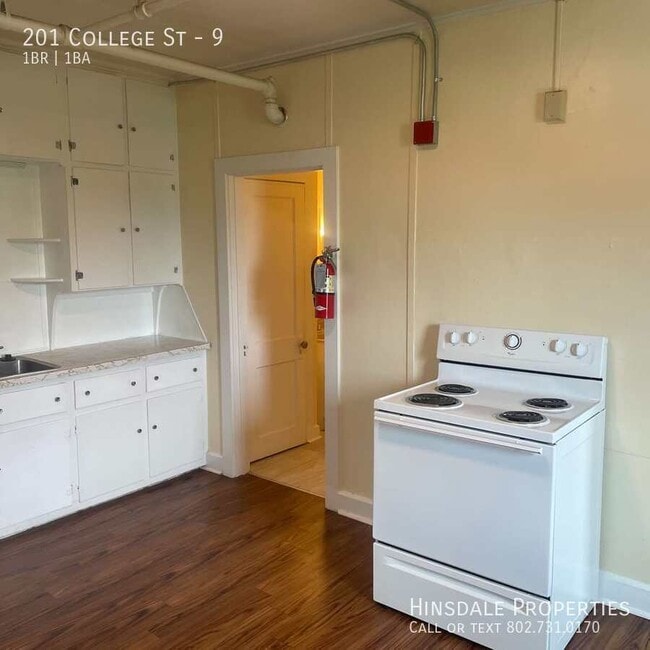 Building Photo - 201 College St