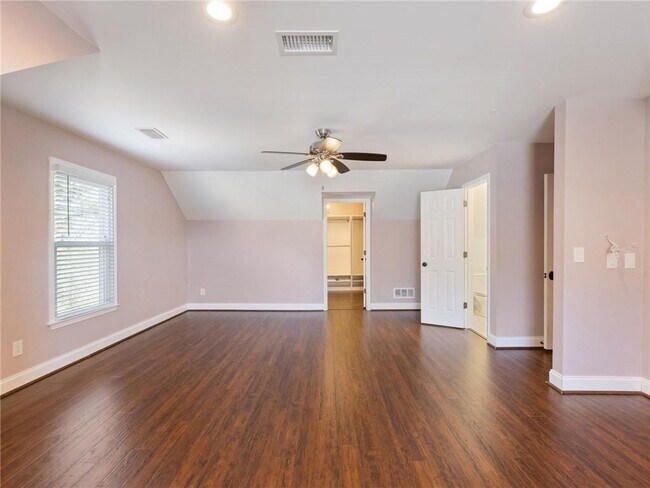 Building Photo - 3965 Hamilton View Way NE