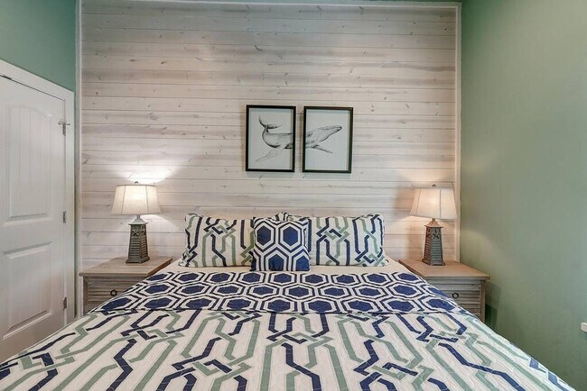 Building Photo - 1924 Eleventh Street-SI ID1023215P