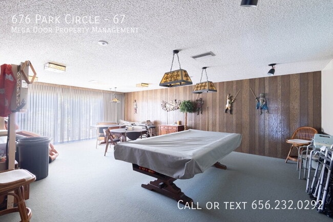 Building Photo - 676 Park Cir