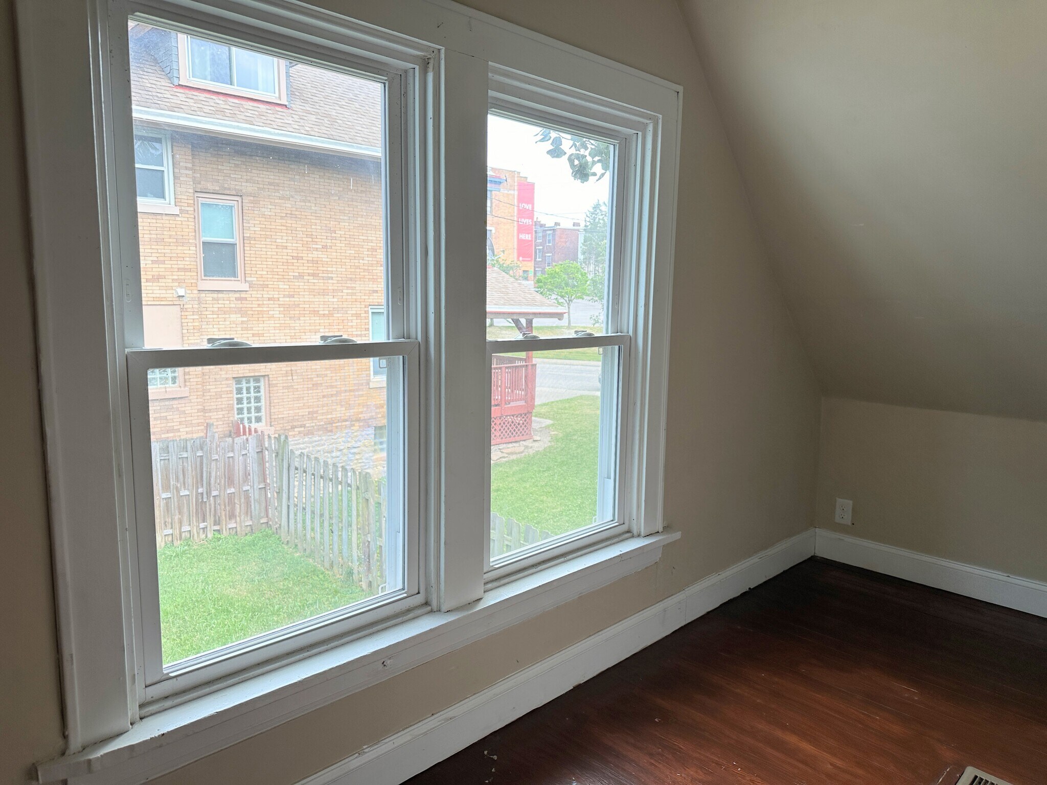 Building Photo - 2540 Vestry Ave