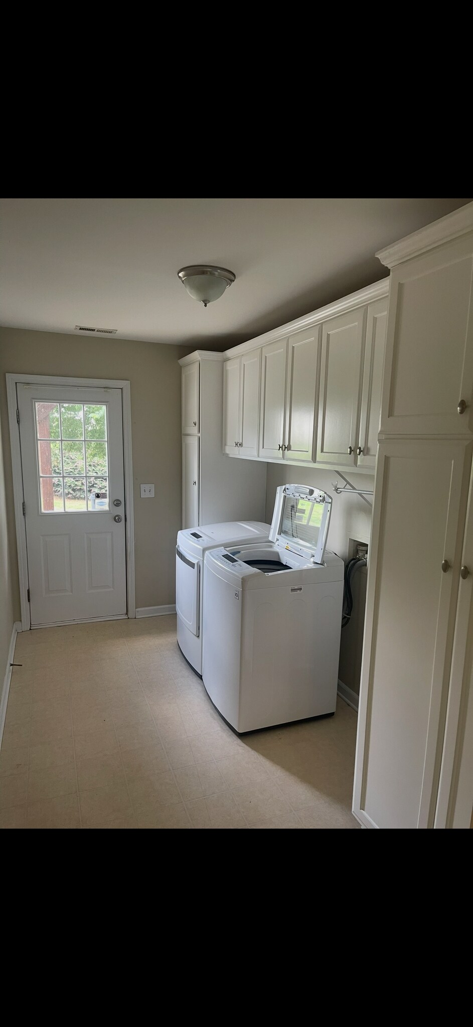 Building Photo - Room in Townhome on Reese Blvd W