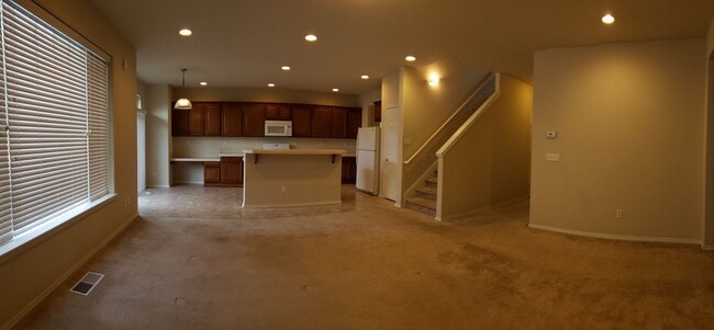 Building Photo - 413 Roger Smith Dr