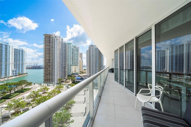 Building Photo - 495 Brickell Ave