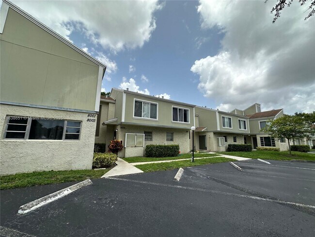 Primary Photo - 8005 Lagos De Campo Blvd