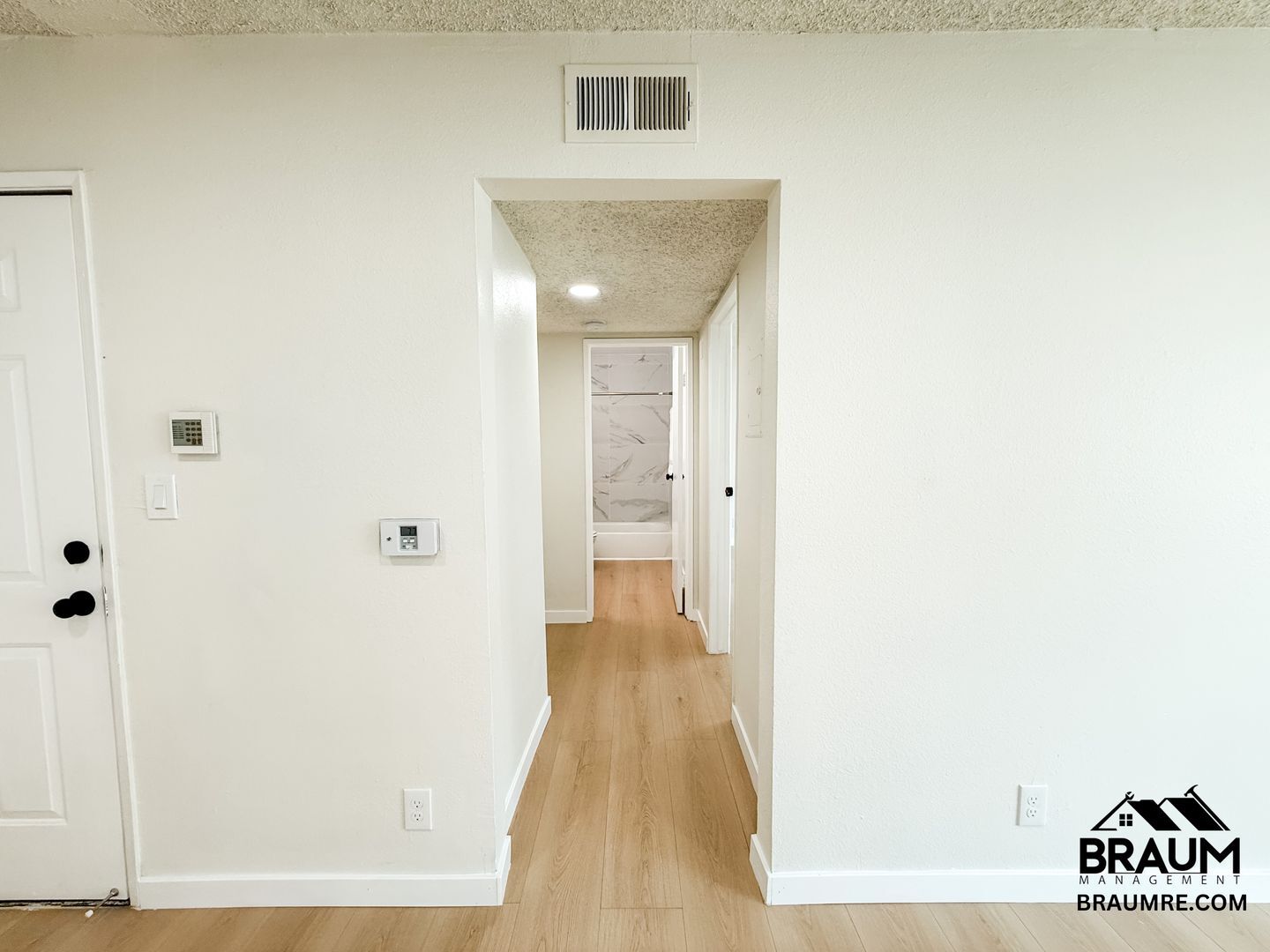 Building Photo - 221 W Elm Ave