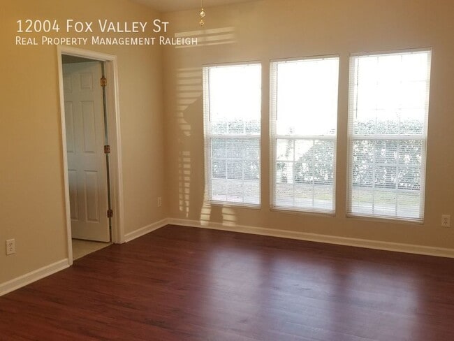 Building Photo - 12004 Fox Valley St