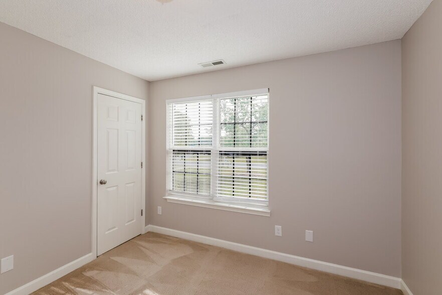Building Photo - 2428 Hunters Way