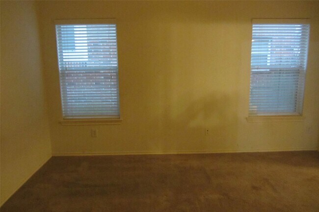 Building Photo - 20723 Fernwick Village Dr