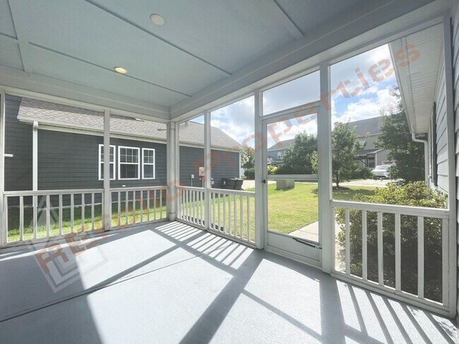 Building Photo - Lovely & Spacious 3 Bedroom, 2.5 Bathroom ...