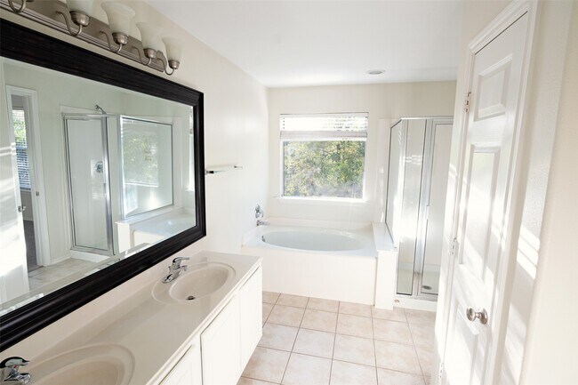 Building Photo - 11 Summer Haze Cir