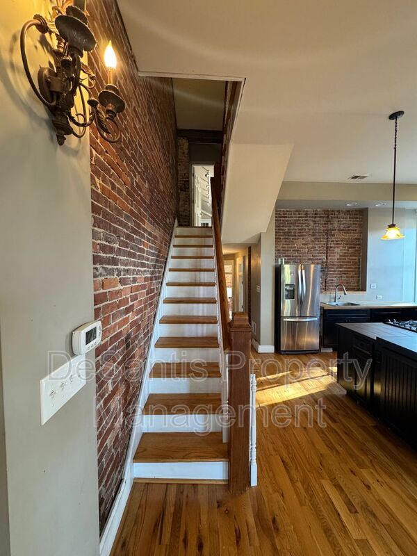 Building Photo - 1339 W North Ave