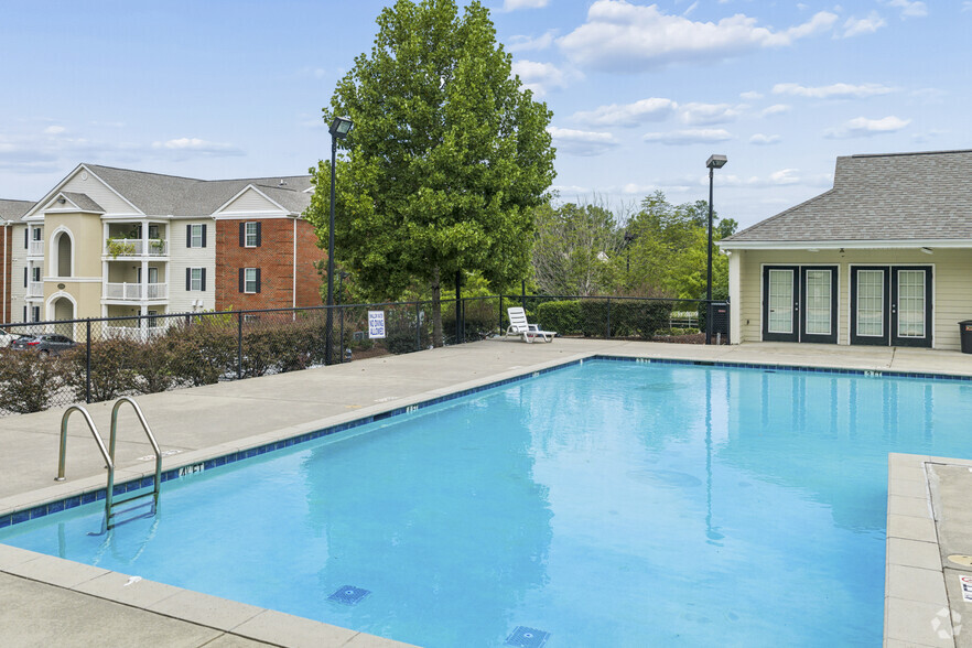 Pool - Briar Grove Apartment Homes