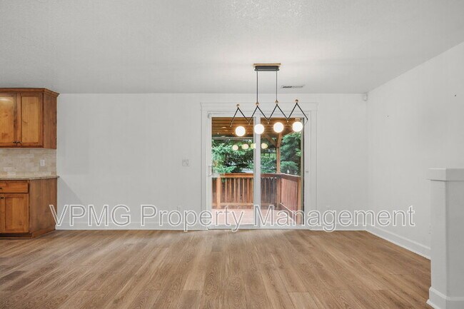 Building Photo - 16704 NE 29th Ave